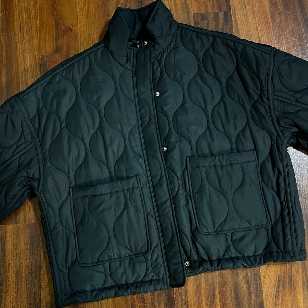 Abercrombie & Fitch Cropped Lightweight Quilted Puffer Jacket